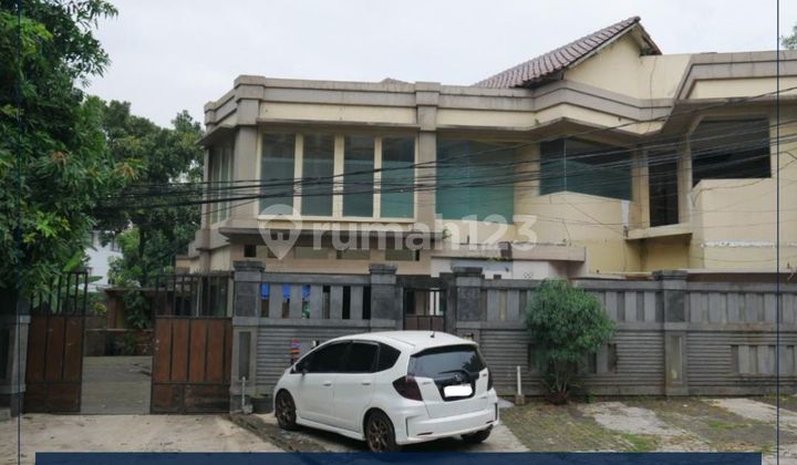 Hoek Old Building House Land Area 655m2 Kebayoran Baru South Jakarta