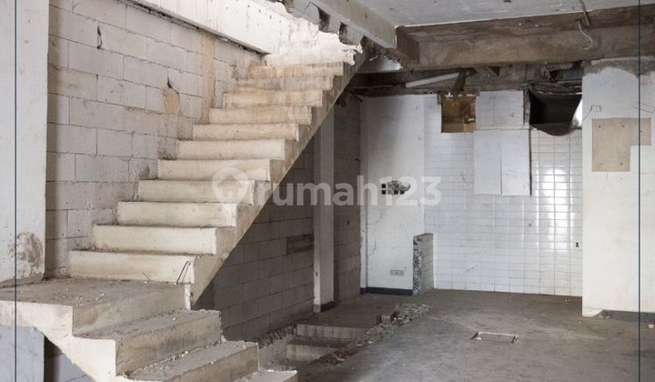 3.5-Storey Shop House in a Highly Strategic Location, Kemang, South Jakarta 2