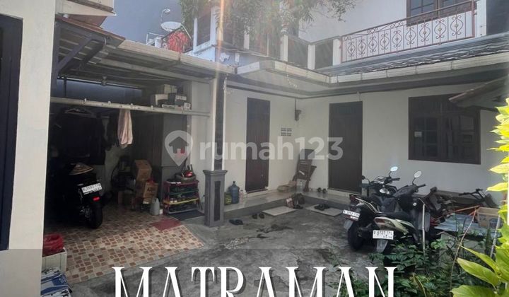 For Quick Sale, House Suitable for Boarding House in Matraman, East Jakarta For Quick Sale, House Suitable for Boarding House in Matraman, East Jakarta