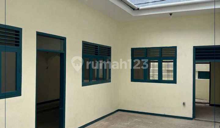 Affordable Commercial Shop for Rent on Main Road Astana Anyar Bandung