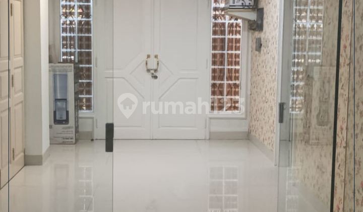 Dijual Murah Rumah Hook Lokasi Dekat dengan Pusat Perbelanjaan Jakarta Barat 2