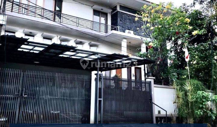 Rumah Modern Full Furnished Posisi Hook Greenville Jakarta Barat