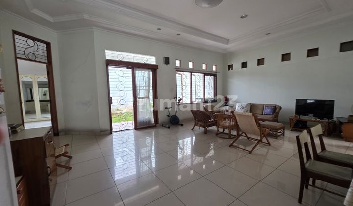 Jual Rumah Besar Siap Huni 2 Lantai 13,5X27,4 Strategis Hadap Selatan di Sunter, Jakarta Utara