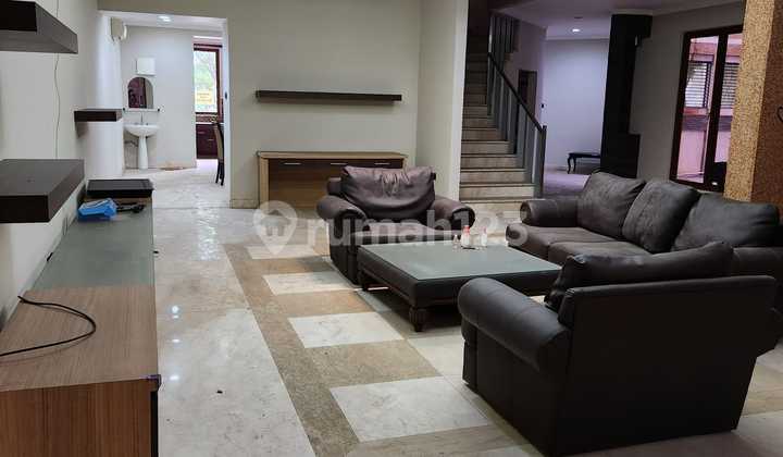 Sewa Murah Rumah Mewah 3 Lantai 15x30 Hadap Timur Ada Kolam Renang di Ancol, Jakut 1