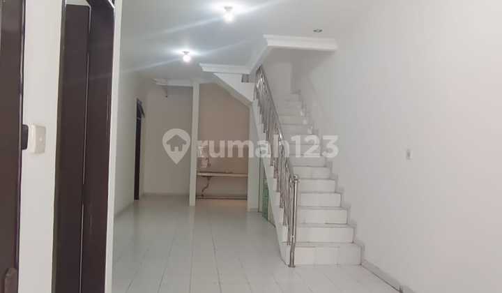 Sewa Rumah Siap Huni 2 Lantai 6X17 Strategis Hadap Utara di Kelapa Gading, Jakarta Utara 2