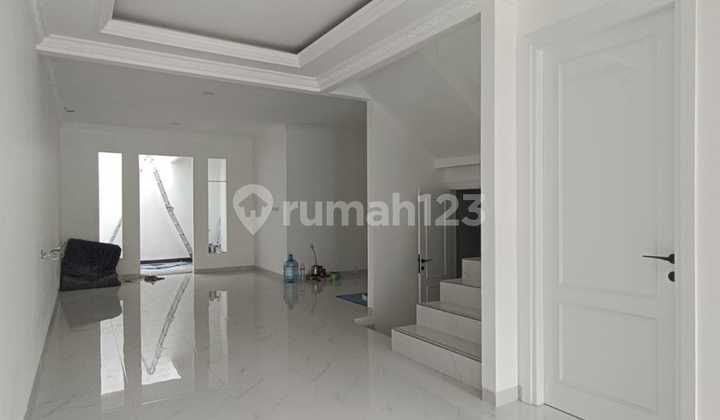 Jual Rumah Brand New American Classic 2 Lantai 6X19 Hadap Timur di Sunter, Jakarta Utara Jual Rumah Brand New American Classic 2 Lantai 6X19 Hadap Timur di Sunter, Jakarta Utara