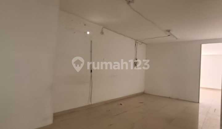 4-Storey Building for Rent 23.5x30, Suitable for School/Office, Strategic Location in Plumpang, North Jakarta