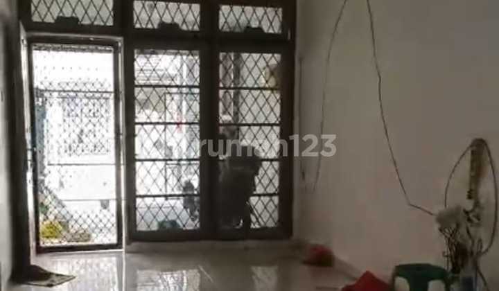Sewa Rumah Murah Siap Huni 2½ Lantai 6x15 Hadap Selatan di Sunter, Jakarta Utara Sewa Rumah Murah Siap Huni 2½ Lantai 6x15 Hadap Selatan di Sunter, Jakarta Utara