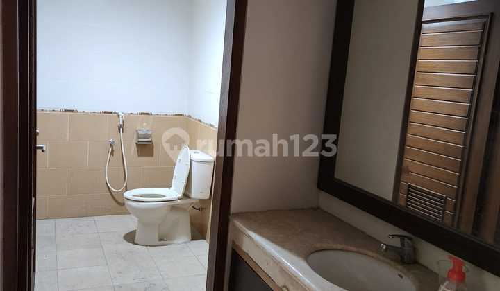 Sewa Murah Rumah Mewah 3 Lantai 15x30 Hadap Timur Ada Kolam Renang di Ancol, Jakut 2
