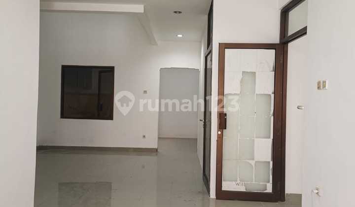 Sewa Rumah Murah 2 Lantai 8x15 Siap Huni Strategis Hadap Selatan di Sunter, Jakarta Utara Sewa Rumah Murah 2 Lantai 8x15 Siap Huni Strategis Hadap Selatan di Sunter, Jakarta Utara