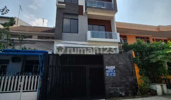 Disewakan Rumah di Sunter Brand New Hadap Timur 3 Lantai Disewakan Rumah di Sunter Brand New Hadap Timur 3 Lantai