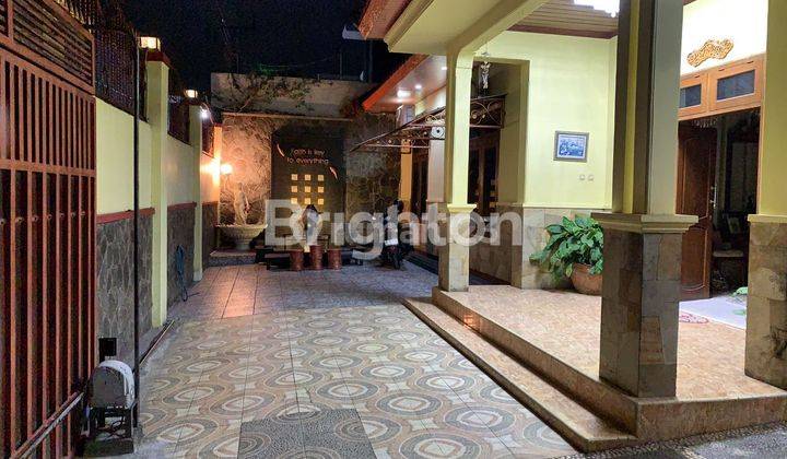 RUMAH MEWAH KOLAM RENANG TENGAH KOTA-TIMUR PARAGON 1