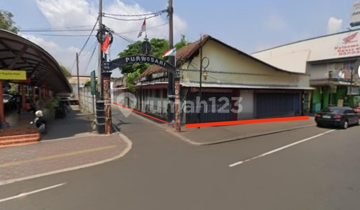 Land Slamet Riyadi Solo, right next to Purwosari Station.