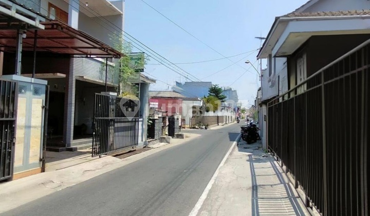 Tourist House Near Paragon Mall, 2 Floors - Mangkubumen, Solo 2