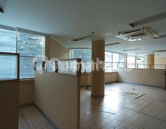 Di Jual gedung Di Menteng Lokasi Strategis & Nyaman 2