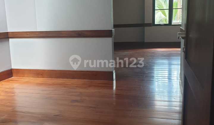 Disewakan Rumah di Menteng Jakarta Pusat Lokasi Strategis & Nyaman 2