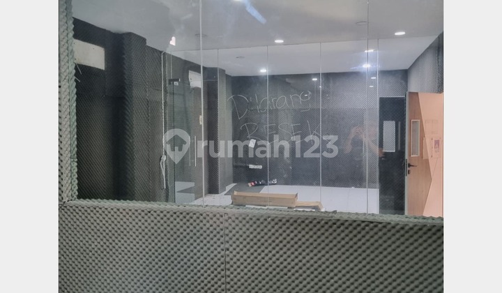 For Rent 4-Story Shop House in Kelapa Gading, North Jakarta For Rent 4-Story Shop House in Kelapa Gading, North Jakarta