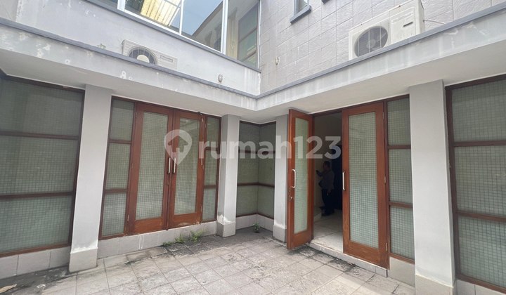 Disewakan Rumah Mewah di Menteng Jakarta Pusat Lokasi Strategis 2
