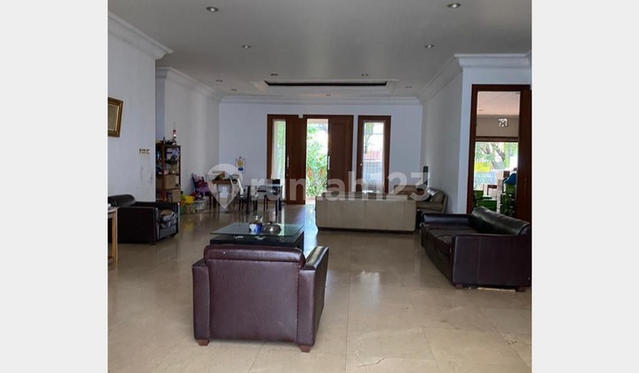 Dijual Rumah Mewah di Kebayoran Baru Lokasi Strategis