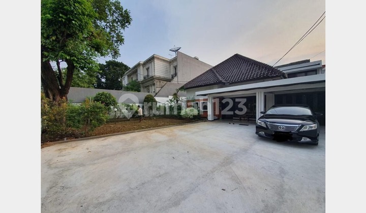 Disewakan Rumah Mewah Lokasi Strategis di Menteng Jakarta Pusat Disewakan Rumah Mewah Lokasi Strategis di Menteng Jakarta Pusat