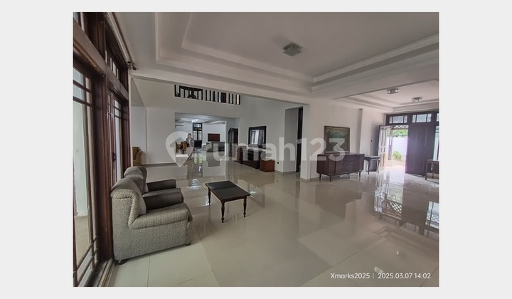 Disewakan Rumah Kawasan Elit Lokasi Strategis di Menteng