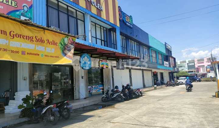 Strategic Shop House in Nusukan Near Bendungan Tirtonadi Solo