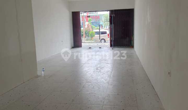 For Rent 4-Story Shop House in Strategic Location Solo Baru 2