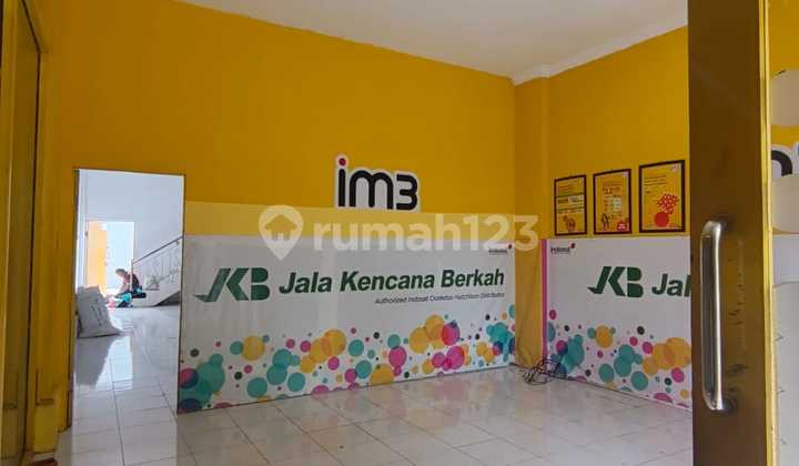 Strategic Shophouse in the Center of Solo City Suitable for Professional Offices 2