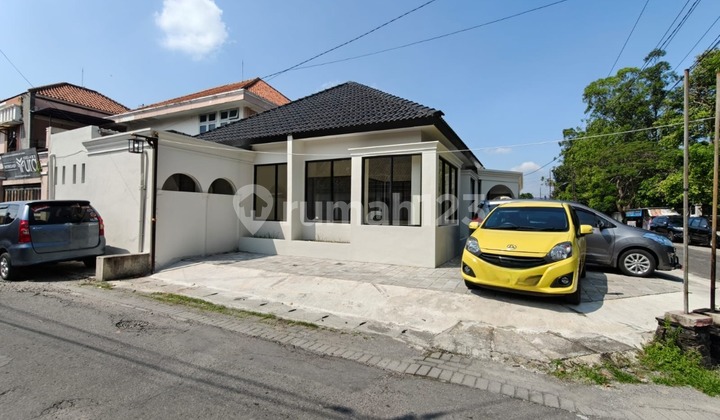 For Sale/Rent Vintage 1-Story House in Strategic Serengan Area For Sale/Rent Vintage 1-Story House in Strategic Serengan Area