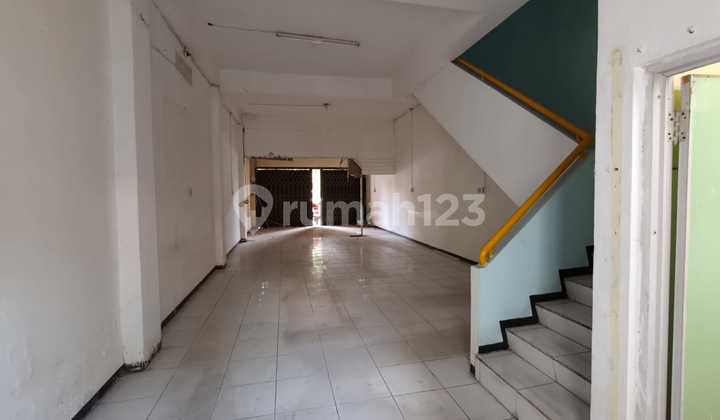 Premium Solo City Location Shop House on Jl. Honggowongso 2