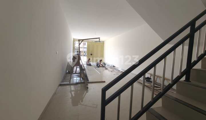 New 3-Story Shop House Building in Laweyan Solo Area 2