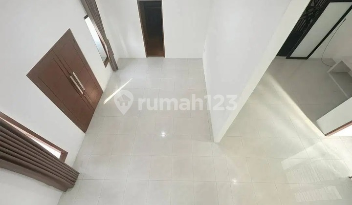 Disewakan Rumah di Tengah Kota Bangunan Terawat Lokasi Strategis 2