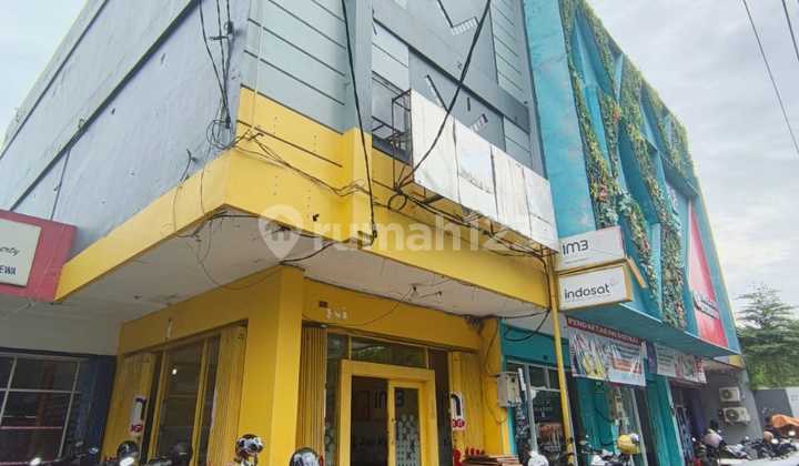 Strategic Shophouse in the Center of Solo City Suitable for Professional Offices 1
