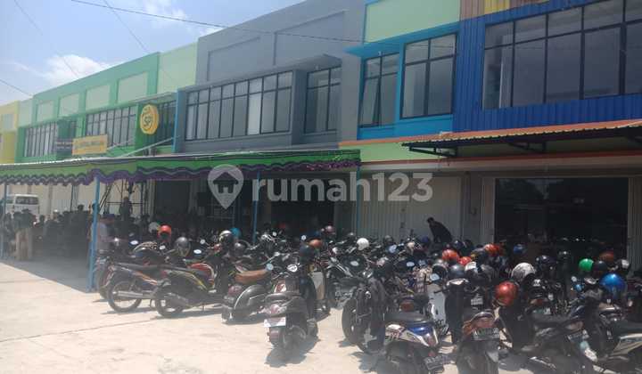 Strategic Shop House in Nusukan Near Bendungan Tirtonadi Solo 2