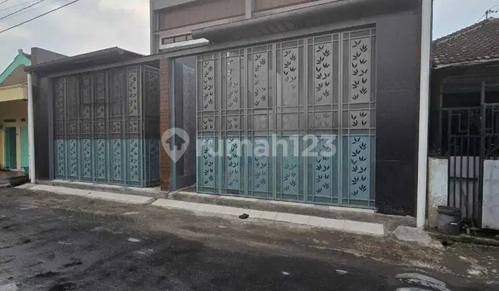Disewakan Rumah Solo Baru Cocok untuk Home Office Disewakan Rumah Solo Baru Cocok untuk Home Office