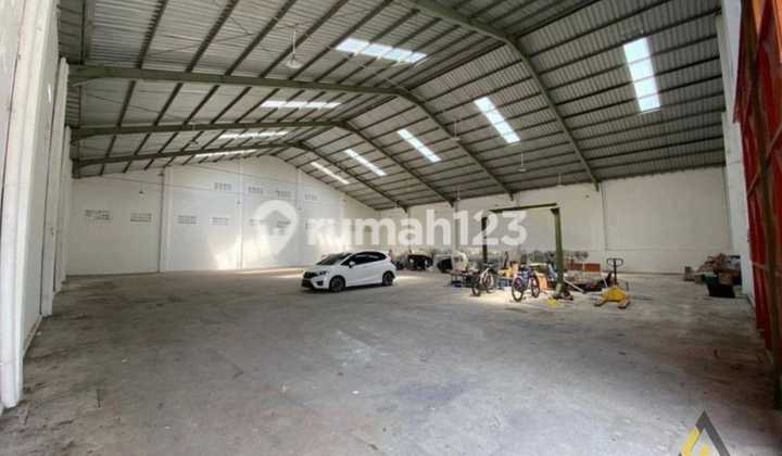 Dijual cepat gudang Jebres luas 1600m  2
