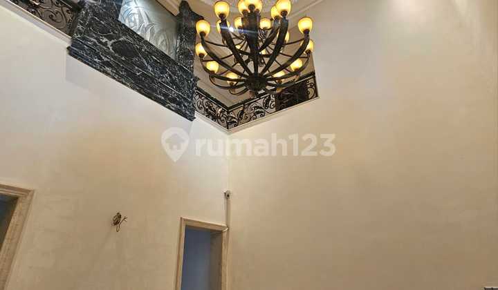 Rumah Mewah di Taman Kedoya Baru, Kebon Jeruk 2