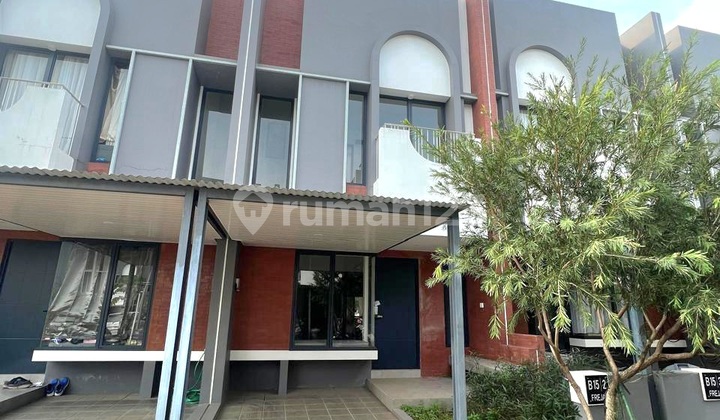 Rumah 2 Lantai Hadap Selatan Semi Furnished di BSD Freja Suites