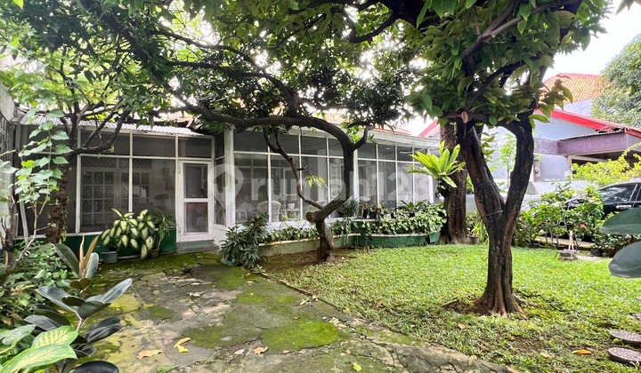 Rumah Luas Dekat ke Kuningan dan Casablanca