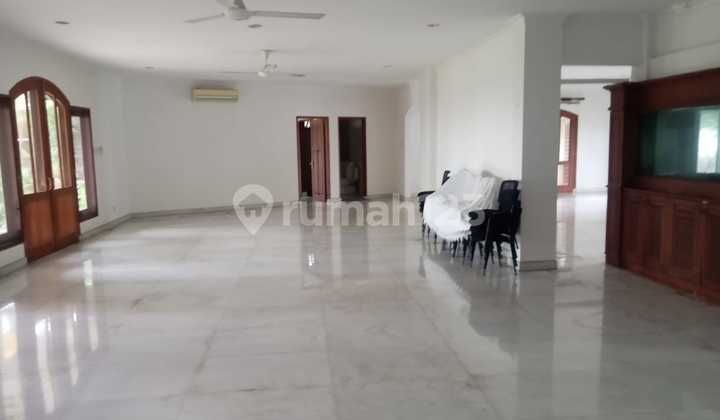 Disewa Rumah Mewah Lokasi di Jl. Metro Alam Pondok Indah, Jakarta Selatan 2