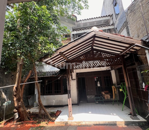 Dijual Rumah di Area Komersial Pasar Minggu