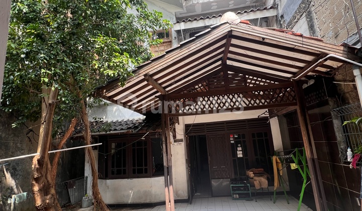 Rumah Paviliun 2 Lantai Di Area Komersial Di Pasar Minggu