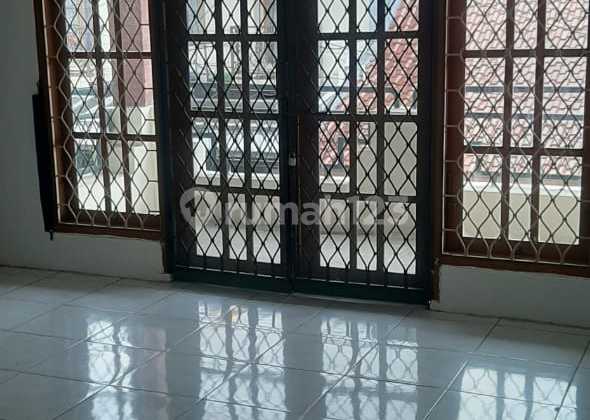 Rumah siap huni dalam kompleks tenang di Ciputat Timur 2