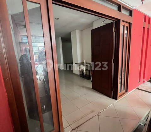 Dijual Rumah lokasi strategis dekat Pondok Indah Mall Dijual Rumah lokasi strategis dekat Pondok Indah Mall
