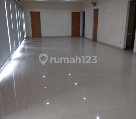 Disewakan Ruang Usaha Lantai 2 di Prapanca Raya 2