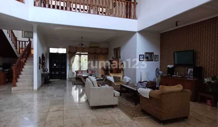 Dijual Rumah Asri dengan Swimming Pool di Andara Raya, Cilandak - Jakarta Selatan
