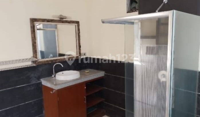 Rumah Nyaman 2 Kamar Tidur dengan Kebun Luas - Sanur, Denpasar