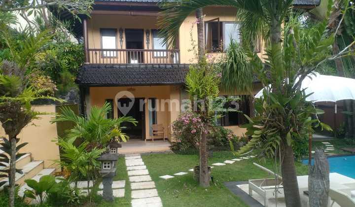 Luxury Villa in a Premium Area and Strategic Location - Umalas, Badung
