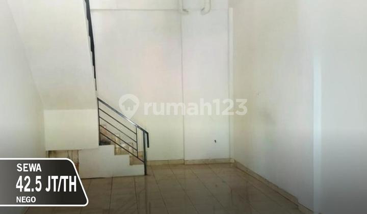 Cheap Shop House Strategic Location on Gajah Street. 1