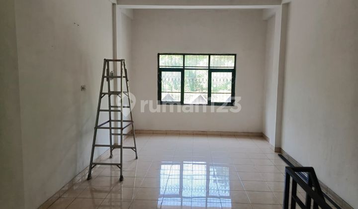 Cheap Shop House Strategic Location on Gajah Street. 2